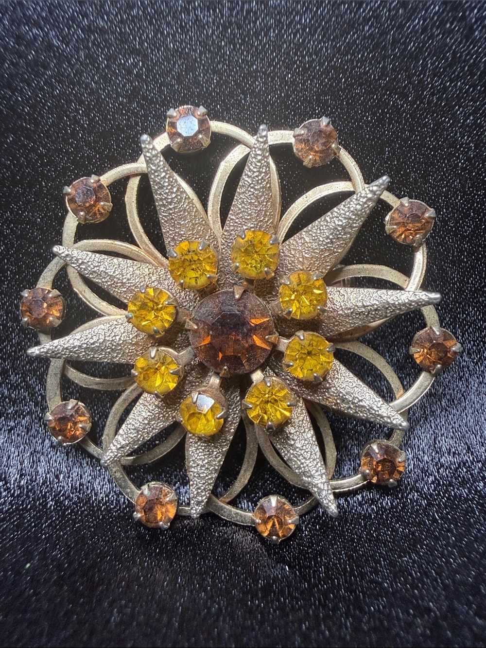 Vintage- Gold-Tone Brooch with Amber and Citrine Rhinestones